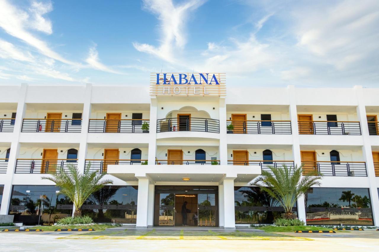 Habana Hotel Y Restaurante Higuey المظهر الخارجي الصورة